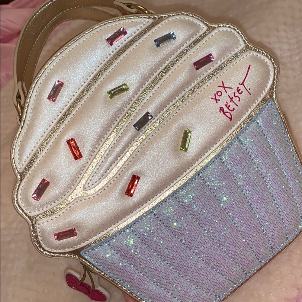 NWOT Betsey Johnson Insulated Lunch Bag 🧁😍